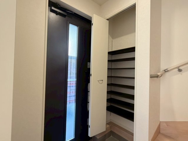 川口市八幡木第５　新築一戸建て　1号棟の玄関|毎日通る玄関はこちらです