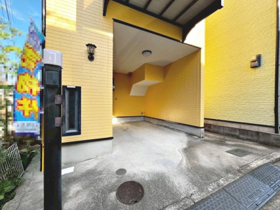 【駐車場】 | 北野田　中古戸建 | クロス張り替えております♪綺麗な壁紙で部屋が明るく見えて気持ちも明るくなりますね！