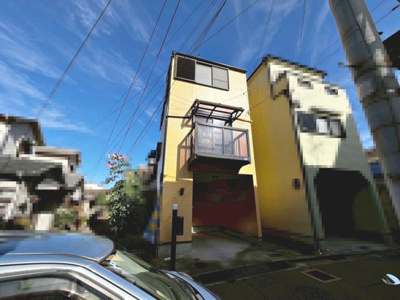 【外観】 | 北野田　中古戸建 | 収納有りますので、収納場所に困らず綺麗な室内をたもてますね！