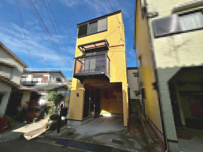 【外観】 | 北野田　中古戸建 | 浴室に窓が付いているので、換気ができて湿気やカビ防止になりますよ！
