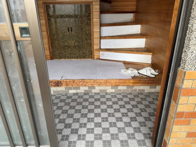 北見市南町1　中古住宅の玄関|土間+ホールです。