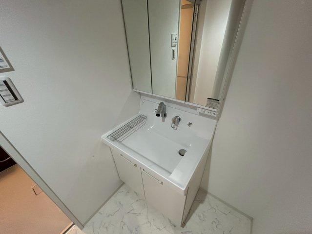 船橋市印内町の賃貸マンションの洗面所|脱衣スペースもあります