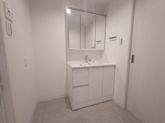 【洗面所】 | フォレストレイクひばりが丘N棟 | 三面鏡付き洗面化粧台