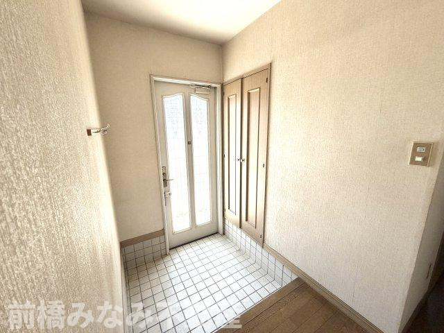 【中古】前橋市下大島町　２LDKの玄関|収納もある玄関です
