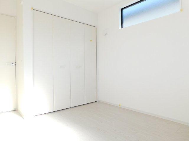 名古屋市中川区打中２丁目の新築一戸建の洋室|◇洋室◇　　南面を含む２面採光で明るい洋室５．２帖　収納完備！