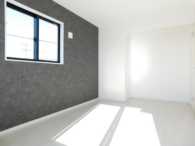 名古屋市中川区打中２丁目の新築一戸建の洋室|◇洋室◇　　南面を含む２面採光で明るい洋室６．３帖　収納完備！　バルコニー付き♪