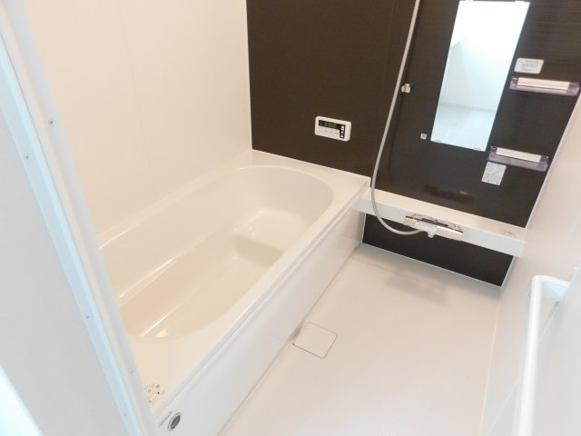 名古屋市中川区打中２丁目の新築一戸建の浴室|◇浴室◇　　広い１坪サイズ・浴室暖房乾燥機・保温浴槽・追い焚き機能・ベンチ浴槽・エコシャワー・オートバス・バリアフリーバス