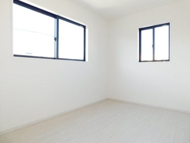 名古屋市中川区打中２丁目の新築一戸建の洋室|◇洋室◇　　２面採光で明るい洋室５．０帖　収納完備！　