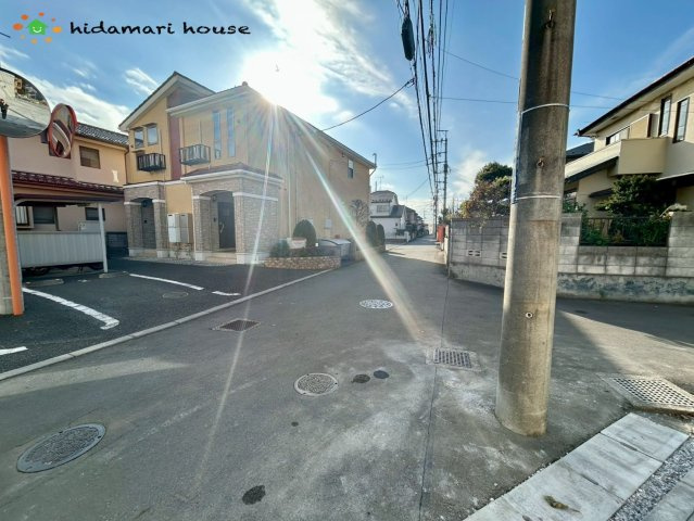 上尾市壱丁目東2期　新築戸建　グラファーレ01の前面道路含む現地写真
