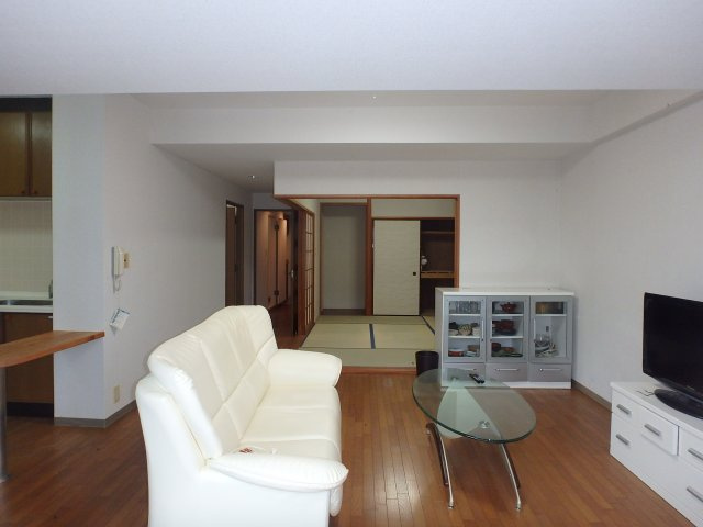 S1758M　ロイヤルアーク下田の居間・リビング