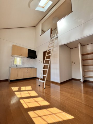 【内装】 | ラビアンローズ