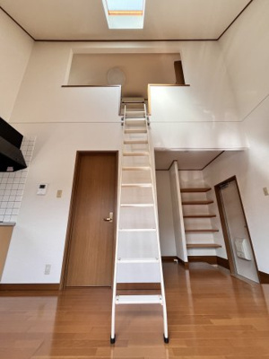 【内装】 | ラビアンローズ