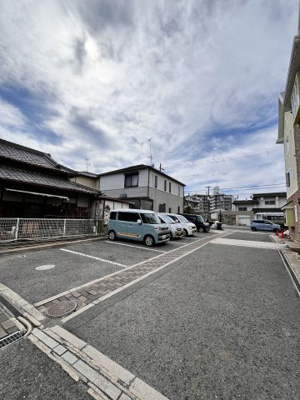 【駐車場】 | ラビアンローズ