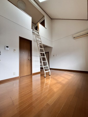 【居間・リビング】 | ラビアンローズ