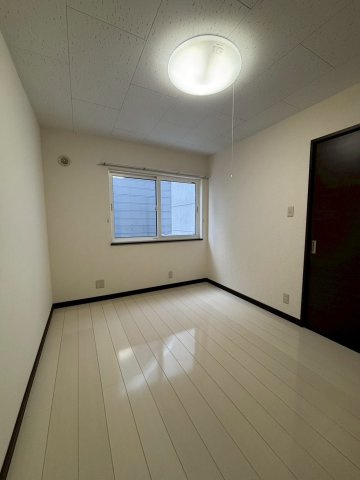 ポイントの洋室