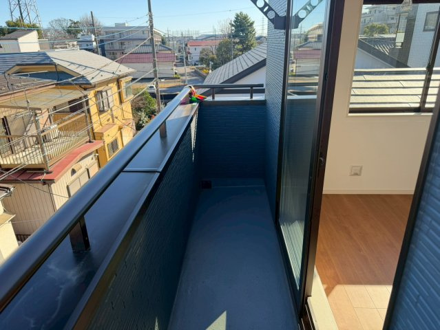 川口市三ツ和3丁目　新築一戸建て　1号棟のバルコニー|開放的で明るい空間を演出してくれるバルコニーです