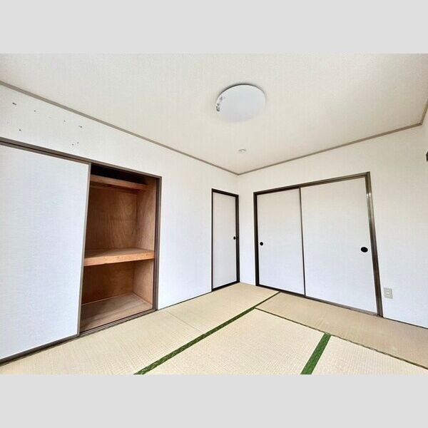 パレス和坂の和室