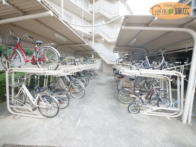 【駐輪場】 | ベル・アーバニティ加古川Ⅱ　1階