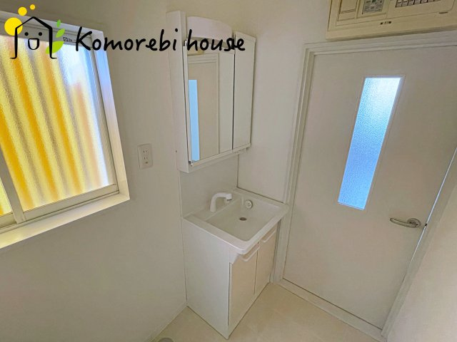 さいたま市見沼区大字中川　中古一戸建ての独立洗面台|26.4.6撮影済み