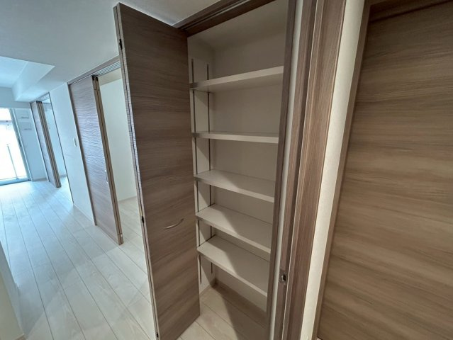 船橋市印内町の賃貸マンションの収納|※写真は別号室の反転タイプになります