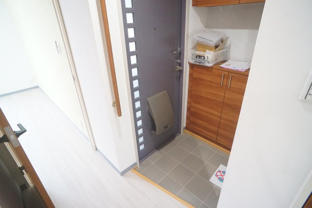 ハイツ池田Ｅ棟の玄関