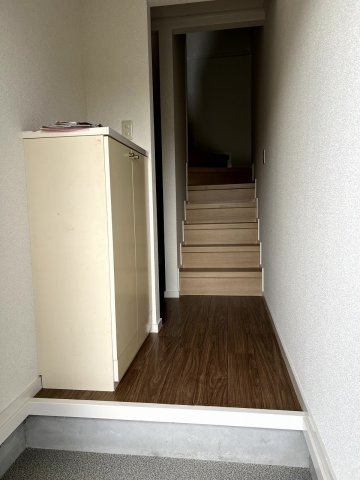 ハイツカワイの玄関