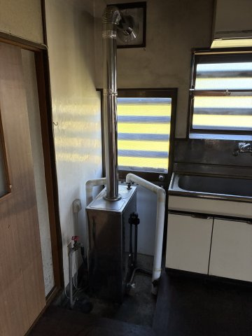 【キッチン】 | 川西町上小松　二階建て中古住宅 | ボイラー