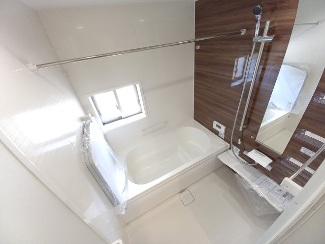 【佐糠町東　3期　こだわりの限定１棟♪】　☆住宅ローンに自信があります☆　の浴室|同施工◆ユニットバスの写真です◆　毎日の疲れを癒す広々とした浴室は、足を伸ばしてゆっくりとくつろげます♪　好きな音楽を聴いたり、動画を見たり、半身浴をして　自分だけの癒し時間が楽しめますね！