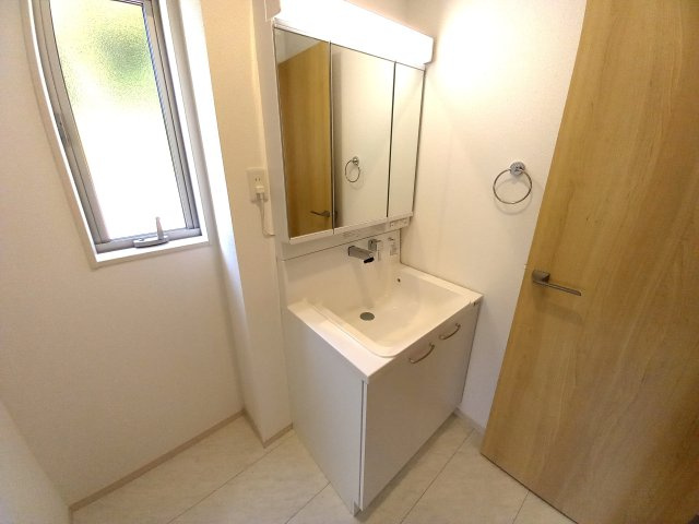 【佐糠町東　3期　こだわりの限定１棟♪】　☆住宅ローンに自信があります☆　の独立洗面台|◆同施工　洗面所の写真です◆　使い勝手の良い洗面台は、奥様の身支度の時間も楽しくなりそうですね。　洗面台がシャワー付きだと洗面・洗髪・メイクができるので、お急ぎの時でも便利です☆