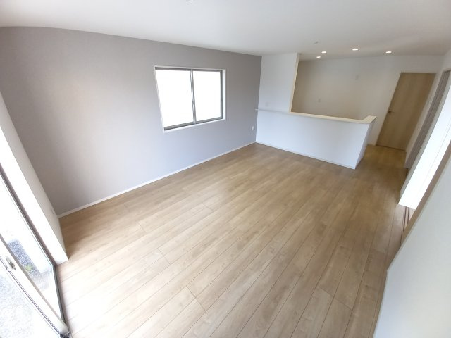 【佐糠町東　3期　こだわりの限定１棟♪】　☆住宅ローンに自信があります☆　の洋室|同施工◆リビングの写真です◆　毎日の疲れを癒す広々としたLDK！
家族が集まるリビングには明るい日差しが差し込みます。
家族団らんの一時をお楽しみ下さい。