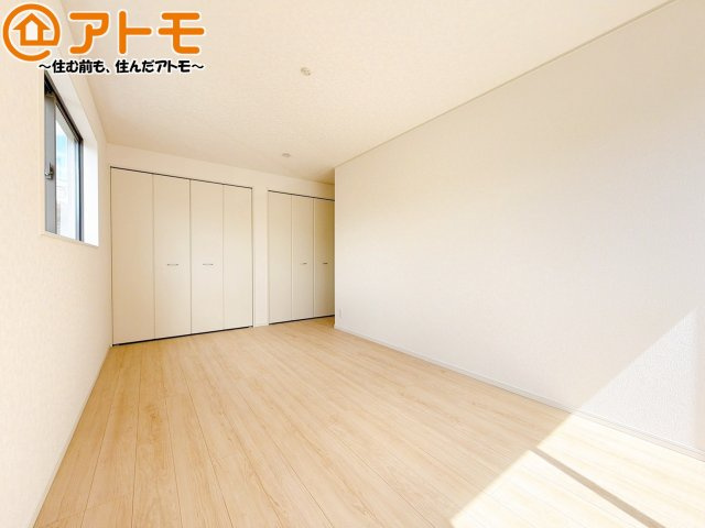【寝室】 | 葵区羽鳥第11　新築戸建　1号棟 | 収納スペースもしっかり確保したお部屋は、収納家具の数も減らせるのでお部屋を広く使えます！
