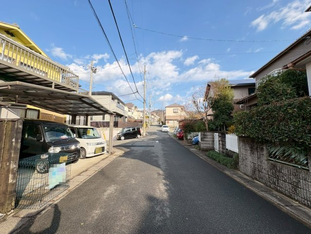 敷地約３７坪の整形地☆間口広々７.８ｍ☆閑静な住宅地☆駐車２台可能☆宇治市木幡南山の前面道路含む現地写真|前道