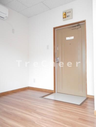 コーポヨコヤマの玄関