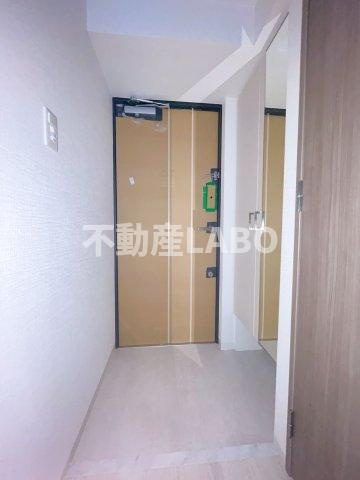 エスリード大阪リブレの玄関