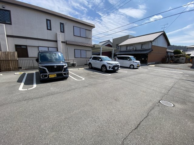 グランデ三木の駐車場