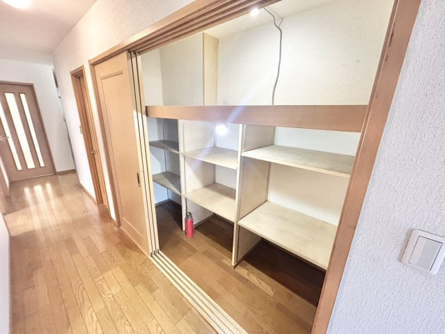 石岡市府中　住友林業施工住宅　の収納|荷物をすっきり仕舞える廊下の収納