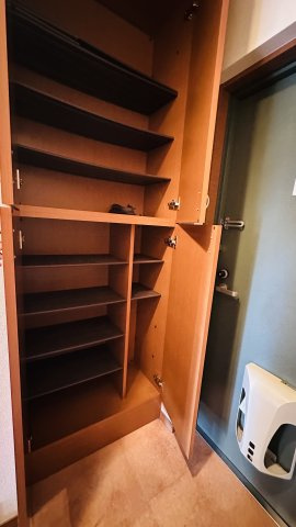 トレンタ・ノーベの玄関