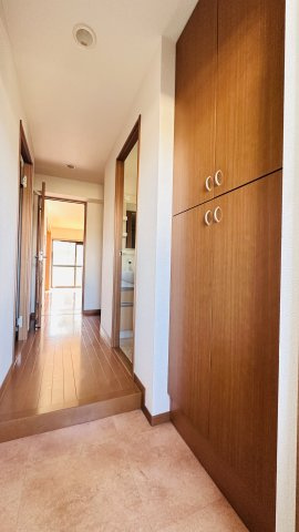 トレンタ・ノーベの玄関