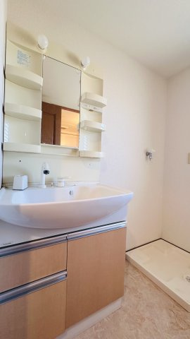 トレンタ・ノーベの独立洗面台