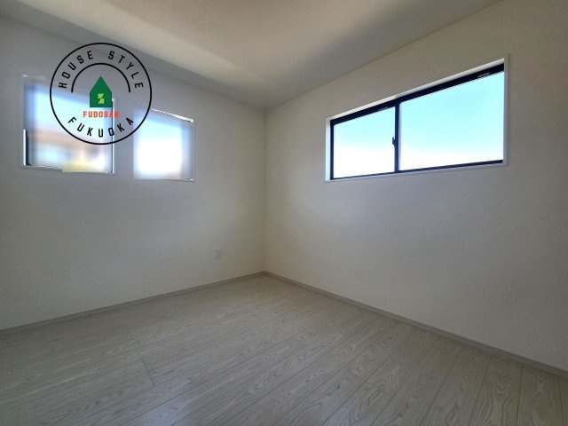 大野城市若草2丁目第2-1棟（1号棟）の子供部屋|柔らかい陽光が差し込む明るいお部屋を演出する設計。彩光の取れる窓が気持ちの良いお部屋を創り上げます。