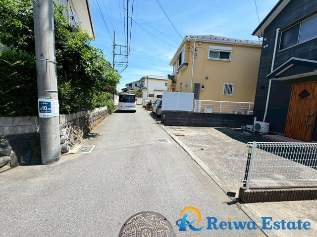 中古戸建　藤沢市辻堂4丁目の前面道路含む現地写真