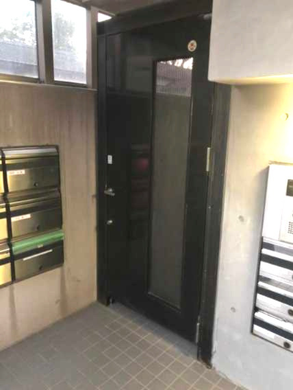 エコーバレー　バストイレ別　宅配BOX　オートロックのエントランス