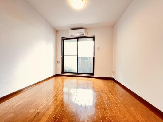 エコーバレー　バストイレ別　宅配BOX　オートロックの居間・リビング