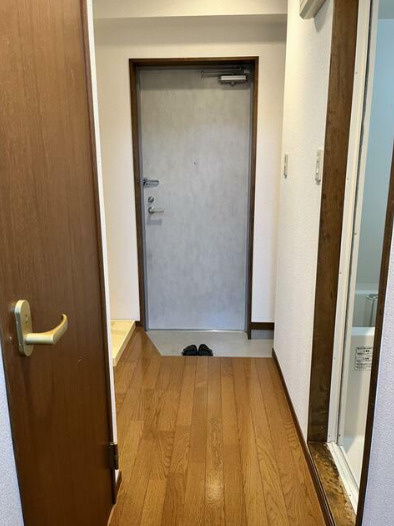 エコーバレー　バストイレ別　宅配BOX　オートロックの玄関