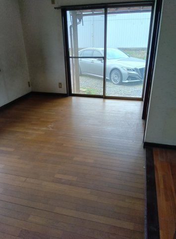 小山市南小林の洋室