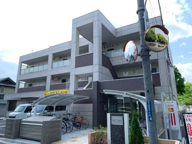 【エントランス】 | Ｌｉｅｎ　Ｃｈａｔｅａｕ（リヤンシャトー） | 外観写真（昼）