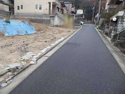 広島市東区上温品４丁目の前面道路含む現地写真