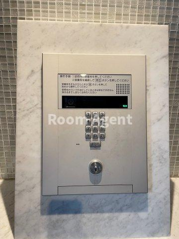 プレサンス丸の内アドブルのエントランス