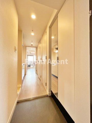 プレサンス丸の内アドブルの玄関