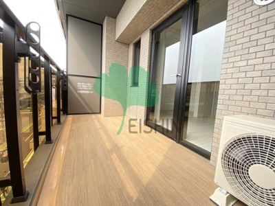 【バルコニー】 | LANDIC Y138(ランディックY138) | ガラス張りのバルコニーで採光もしっかりとあります！